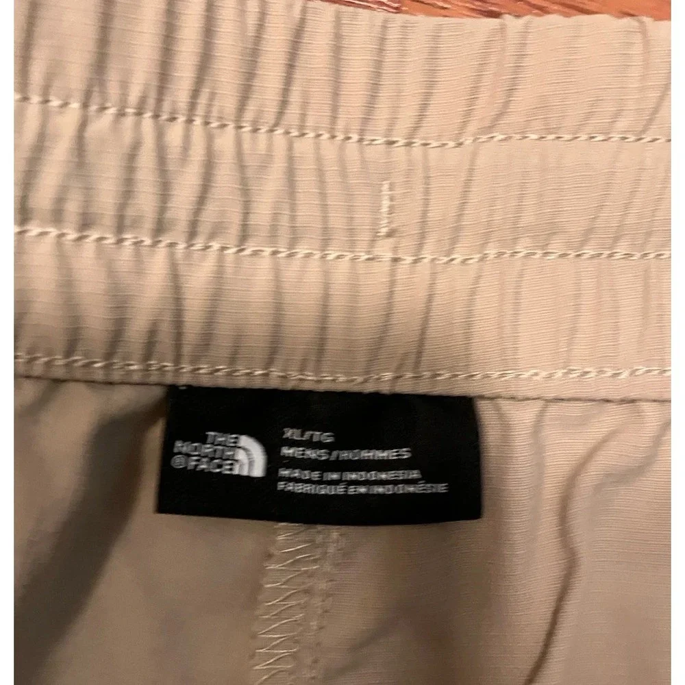The North Face Mens Shorts Lightweight Sz XL Tan Khaki Nylon Zip Pocket Outdoor